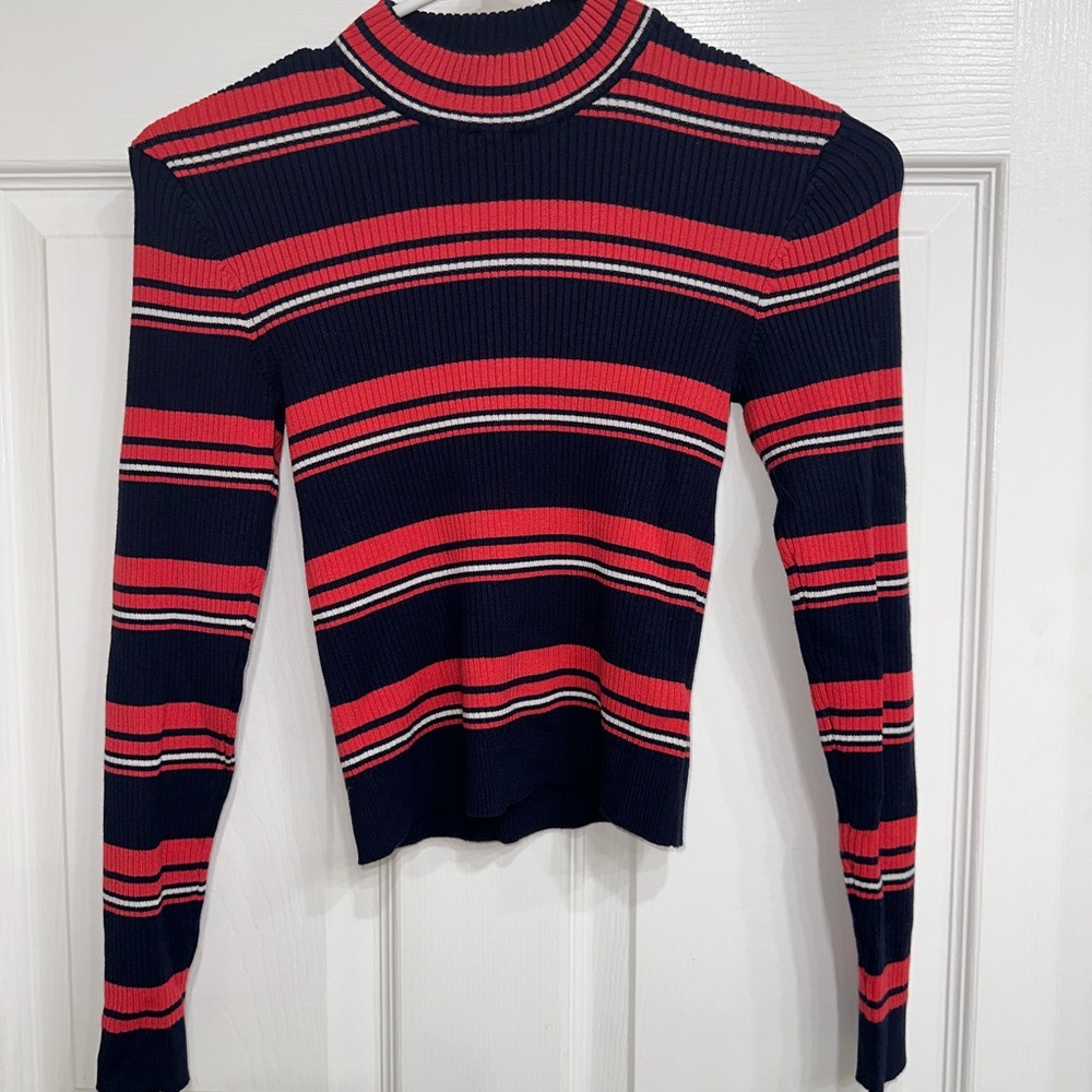Stripped stretchy sweater